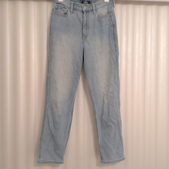 High waisted light wash mom jeans - Picture 1 of 2